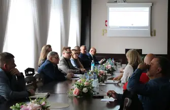 Powiat rozmawia o programie Strzelnica w Powiecie. Samorządy i szkoły mogą starać się o dofinansowanie