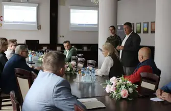 Powiat rozmawia o programie Strzelnica w Powiecie. Samorządy i szkoły mogą starać się o dofinansowanie