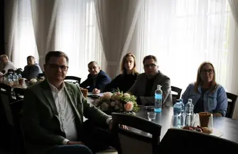 Powiat rozmawia o programie Strzelnica w Powiecie. Samorządy i szkoły mogą starać się o dofinansowanie