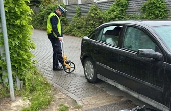Wypadek z udziałem hulajnogi elektrycznej na Wojska Polskiego w Piotrkowie. Dokładnie dzień wcześniej doszło do niemal identycznego zdarzenia w tym samym miejscu. Mieszkańcy o zagrożeniu informowali od roku