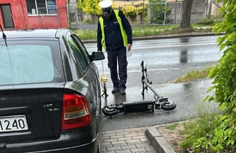 Wypadek z udziałem hulajnogi elektrycznej na Wojska Polskiego w Piotrkowie. Dokładnie dzień wcześniej doszło do niemal identycznego zdarzenia w tym samym miejscu. Mieszkańcy o zagrożeniu informowali od roku