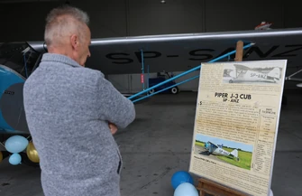 80-letni Piper Cub świętował na lotnisku w Piotrkowie. Był tort i Sto lat