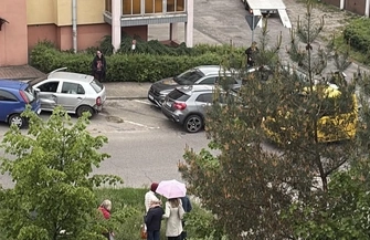 Piotrków Trybunalski pijany kierowca Mercedesa staranował cztery zaparkowane samochody na Daniłowskiego. Został zatrzymany
