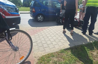 Czołowe zderzenie motocykla i osobówki w Moszczenicy