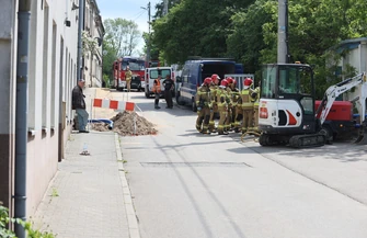 Uszkodzili gazociąg podczas prac ziemnych w Piotrkowie. Strażacy interweniowali przy przedszkolu ulica Niecała zablokowana