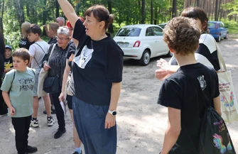 Wyjątkowe święto w sercu lasu. Rodziny zastępcze z Piotrkowa Trybunalskiego zjechały na potrójną granicę