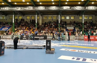 Brązowy Piotrków Krasoń MKS Piotrcovia pieczętuje medal i świętuje sukces w Rynku Trybunalskim
