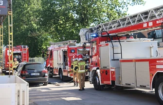 Pożar wentylatora na dachu jednej z firm przy ulicy Sulejowskiej w Piotrkowie
