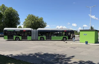 Po 20 latach przegubowy autobus wyjechał na ulice Piotrkowa. MZK testowało nowy Solaris Urbino przed debiutem na linii