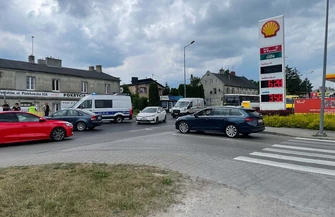Motocyklista poszkodowany w zderzeniu na Sulejowskiej. Tworzą się duże korki