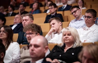 Uczniowie i studenci z Piotrkowa Bełchatowa oraz Radomska w gronie stypendystów marszałka