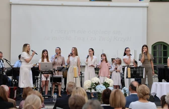 Jubileuszowy Koncert Chwały zgromadził wiernych w sercu Piotrkowa
