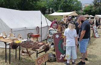 Pięć godzin podróży przez wieki. XIII Piknik Historyczny w Akademii Piotrkowskiej