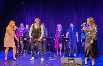 Koncert i wernisaż z okazji Dnia Mamy i Taty w Grabicy