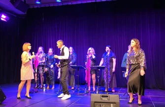 Koncert i wernisaż z okazji Dnia Mamy i Taty w Grabicy