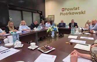 Wsparcie dla zdrowia oświaty i inwestycji. Relacja z 76. posiedzenia Zarządu Powiatu Piotrkowskiego