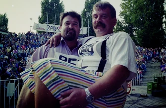 Piotrkowska Olimpiada Piwna. Niepublikowane zdjęcia z lat 90. po ponad 30 latach wróciły do Piotrkowa