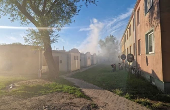 Pożar w budynku przy ul. Przemysłowej w Piotrkowie. Szybka reakcja straży pożarnej nikt nie ucierpiał