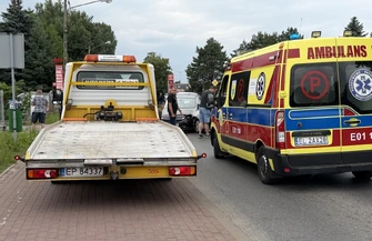 Zasłabła za kierownicą i zjechała na przeciwległy pas. Zderzenie dwóch aut na ul. Łódzkiej w Piotrkowie