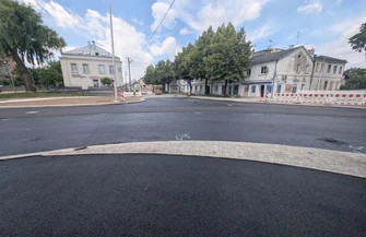 Piotrków na Placu Litewskim trwa układanie ostatniej warstwy asfaltu. Przebudowa ul. Wolborskiej na finiszu