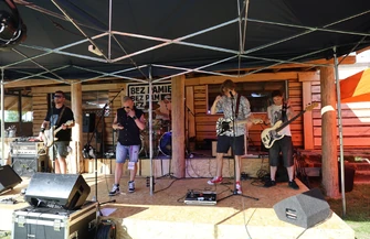 Rockowe granie dla Filipa. W Sulejowie trwa charytatywny koncert i piknik