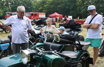 Pomagali Kacprowi podczas motoryzacyjnego pikniku. Trwa zbiórka na rehabilitację chłopca