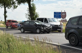 Kolejny groźne zdarzenie na drogach regionu. Trzy samochody zderzyły się na skrzyżowaniu DK 91 i Moryca w Piotrkowie