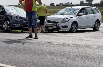 Kolejny groźne zdarzenie na drogach regionu. Trzy samochody zderzyły się na skrzyżowaniu DK 91 i Moryca w Piotrkowie