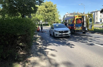 Groźny wypadek w Piotrkowie Trybunalskim. Matka prowadząca rower z 7-letnią córką została potrącona na przejściu dla pieszych w Al. Kopernika. Trafiły do szpitala