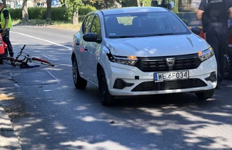Groźny wypadek w Piotrkowie Trybunalskim. Matka prowadząca rower z 7-letnią córką została potrącona na przejściu dla pieszych w Al. Kopernika. Trafiły do szpitala