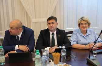 Zarząd Powiatu Piotrkowskiego z absolutorium. Burzliwa debata o drogach i długach Powiatowego Centrum Medycznego