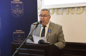 Zarząd Powiatu Piotrkowskiego z absolutorium. Burzliwa debata o drogach i długach Powiatowego Centrum Medycznego