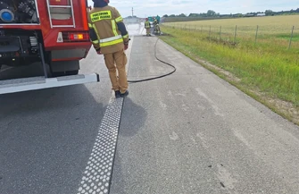 Pożar samochodu na S8 pod Piotrkowem. Citroen spłonął doszczętnie na trasie były utrudnienia