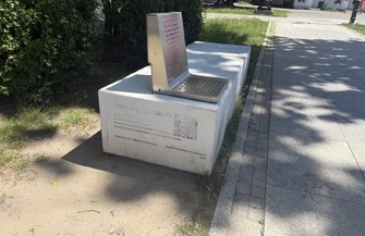 Ławka Niepodległości w Piotrkowie zostanie odnowiona. Dlaczego wyłączono nagrania