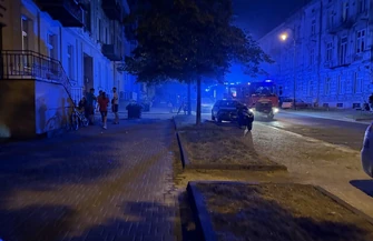 Pożar w kamienicy przy al. 3 Maja w Piotrkowie. Ewakuowano mieszkańców dziewczynka zatruła się dymem
