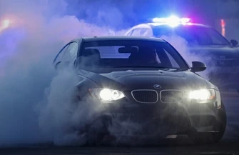 Drift na parkingu N-Park zakończył się utratą prawa jazdy. Policja przypomina o nowych przepisach