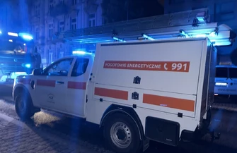 Są nowe informacje w sprawie pożaru w kamienicy przy Al. 3-Maja w Piotrkowie. Mężczyzna podpalił drzwi swojego partnera. Został zatrzymany przez policję