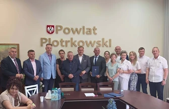 Powiat piotrkowski z dofinansowaniem na drogę MierzynAntonielów i projekty w sołectwach gmin Rozprza oraz Wola Krzysztoporska