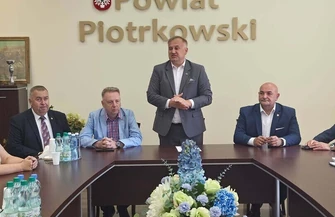Powiat piotrkowski z dofinansowaniem na drogę MierzynAntonielów i projekty w sołectwach gmin Rozprza oraz Wola Krzysztoporska