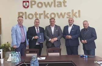 Powiat piotrkowski z dofinansowaniem na drogę MierzynAntonielów i projekty w sołectwach gmin Rozprza oraz Wola Krzysztoporska
