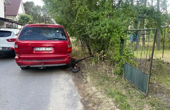 15-letni hulajnogista wjechał wprost pod Chryslera. Groźne zdarzenie we Włodzimierzowie