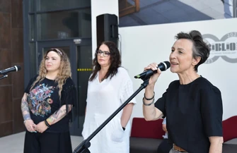 Dwa spojrzenia na emocje. W Mediatece otwarto nową wystawę fotografii