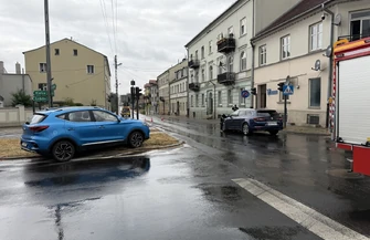 Dwie osoby ranne po zderzeniu na skrzyżowaniu Wojska Polskiego i Jerozolimskiej w Piotrkowie. Żaden z kierowców nie przyznaje się do winy sprawa trafi do sądu
