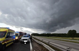 Zderzenie czterech samochodów na S8 pod Piotrkowem