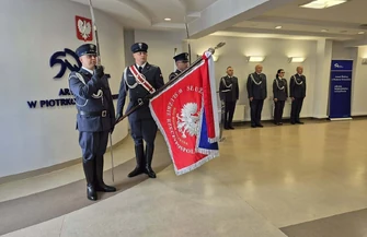 W Areszcie Śledczym w Piotrkowie Trybunalskim odbyła się uroczysta odprawa podczas której wręczono odznaczenia oraz akty nadania wyższych stopni służbowych.