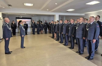 W Areszcie Śledczym w Piotrkowie Trybunalskim odbyła się uroczysta odprawa podczas której wręczono odznaczenia oraz akty nadania wyższych stopni służbowych.