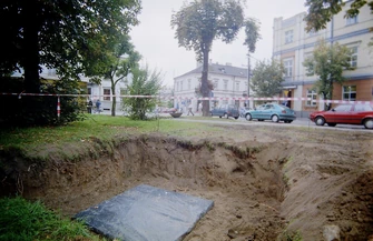 Kapsuła czasu i Przystanek 2000 w Piotrkowie. Co zakopano przy skwerze Chełmońskiego
