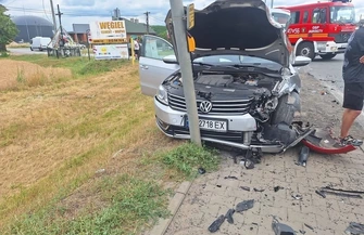 Cztery osoby w tym dziecko trafiły do szpitala po wypadku w Jarostach. Elektryczne Mitsubishi zderzyło się z Volkswagenem Passatem