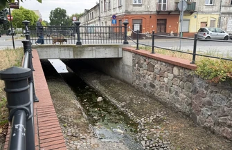 Co dzieje się ze Strawą w Piotrkowie Mieszkańcy skarżą się na odór i śmieci