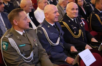 Piotrkowscy policjanci świętowali w Miejskim Ośrodku Kultury. Wręczono awanse i odznaczenia